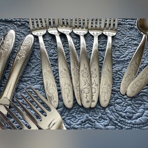 Sunflower pattern Ears stainless made in ISA silverware